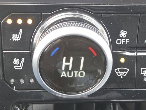 Used 2024 Toyota Highlander Platinum image 16