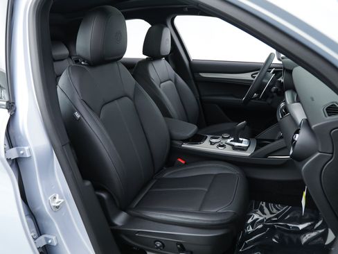 New 2025 Alfa Romeo Stelvio Sprint w/ Convenience Package AWD/4WD image 8