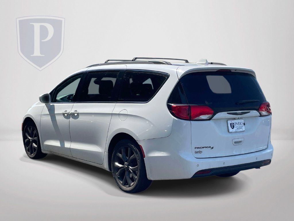 Used 2020 Chrysler Pacifica Touring-L Plus w/ S Appearance Package FWD image 5