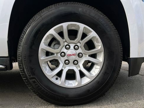 Used 2018 GMC Yukon SLT image 11