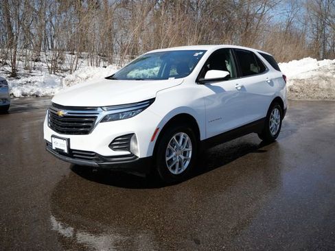 Used 2024 Chevrolet Equinox LT image 3