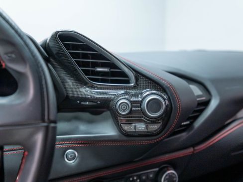 Used 2018 Ferrari 488 GTB RWD image 17