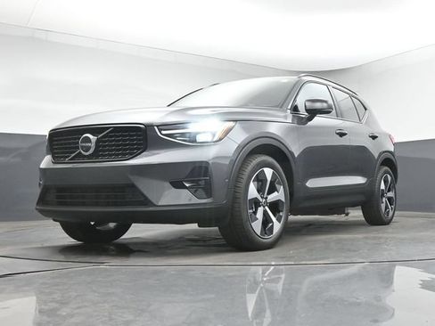 New 2026 Volvo XC40 B5 Plus w/ Climate Package AWD/4WD image 39