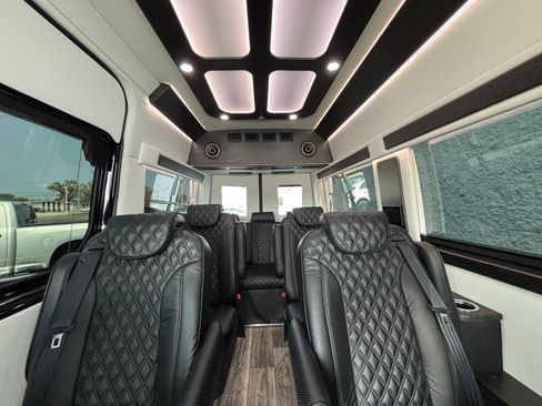 Used 2022 Mercedes-Benz Sprinter 2500 image 2