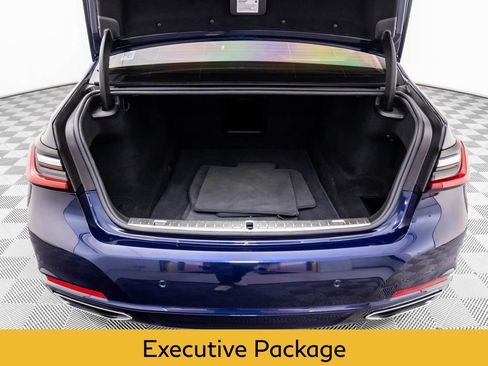 Used 2022 BMW 750i xDrive w/ Executive Package image 31