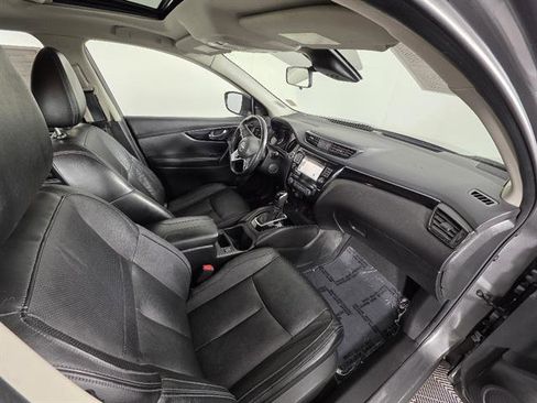 Used 2017 Nissan Rogue Sport SL w/ SL Premium Package image 15