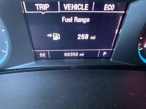 Used 2018 Chevrolet Equinox LT FWD image 6