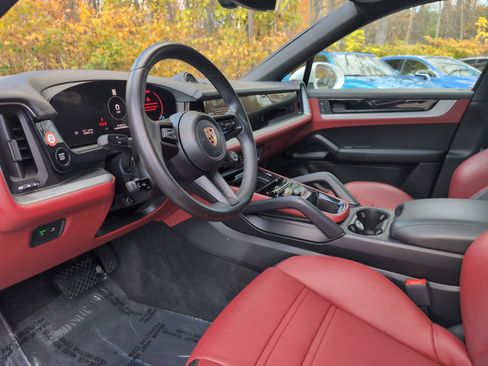 Used 2024 Porsche Cayenne Coupe image 16