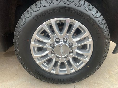 Used 2020 Chevrolet Silverado 2500 High Country w/ Technology Package AWD/4WD image 11