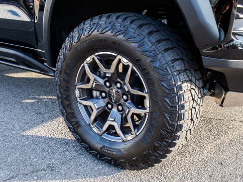 Used 2025 Chevrolet Colorado ZR2 image 8