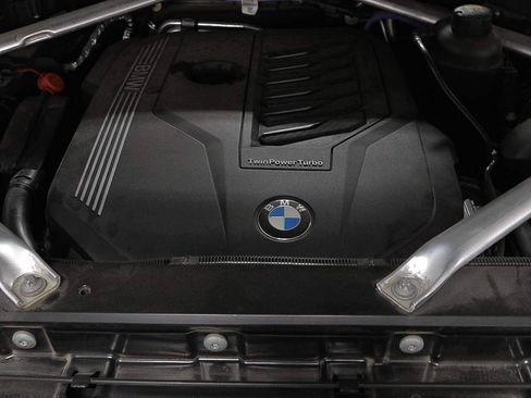 Used 2022 BMW X5 sDrive40i w/ M Sport Package RWD image 14