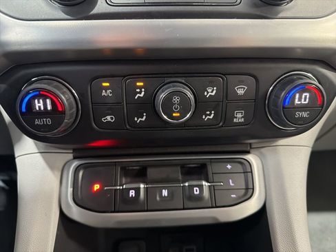 Used 2023 GMC Acadia SLT image 20