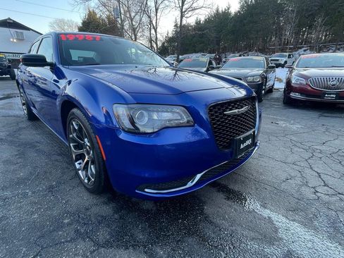 Used 2018 Chrysler 300 Touring w/ Sport Appearance Package image 13