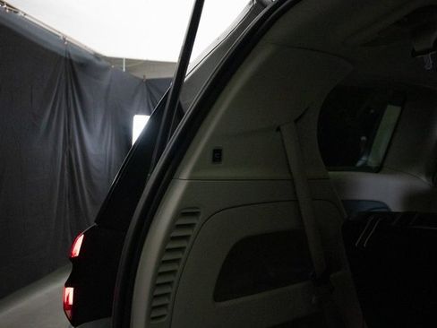 Used 2024 Chrysler Pacifica Touring-L image 21