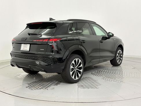 New 2026 Audi Q3 quattro 2.0T w/ Driver Assistance Package AWD/4WD image 8