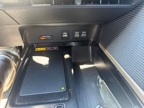 Used 2025 Toyota Camry SE w/ Convenience Package FWD image 25