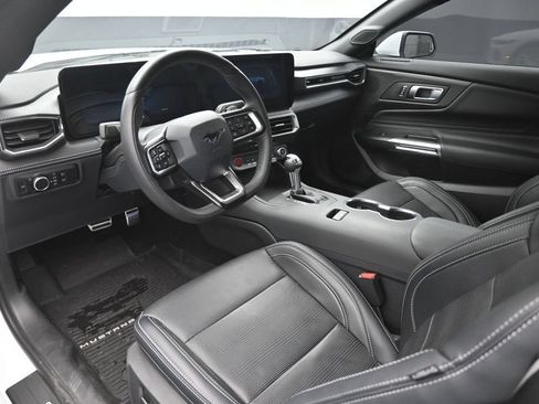 Used 2025 Ford Mustang GT Premium RWD image 25