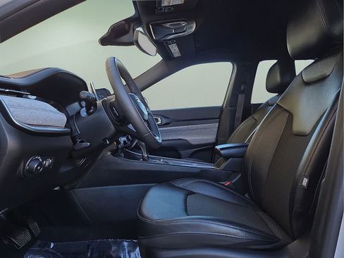 Used 2024 Jeep Compass Latitude image 24