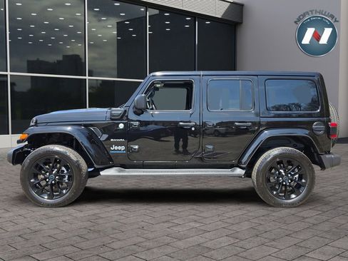 Used 2024 Jeep Wrangler Unlimited Sahara AWD/4WD image 2