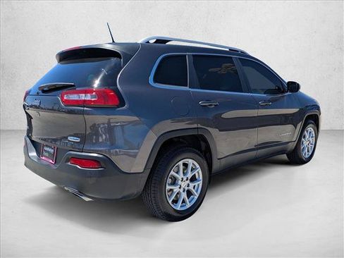 Used 2017 Jeep Cherokee Latitude w/ Comfort & Sound Group AWD/4WD image 5