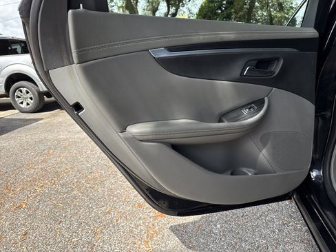 Used 2017 Chevrolet Impala LT image 28
