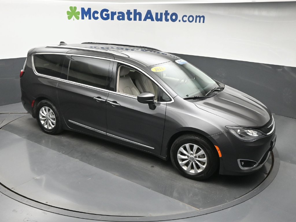Used 2018 Chrysler Pacifica Touring-L Plus FWD image 3