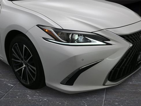 Used 2023 Lexus ES 350 w/ Premium Package FWD image 13