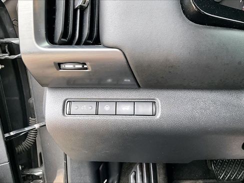 Used 2022 Nissan Pathfinder SL AWD/4WD image 33