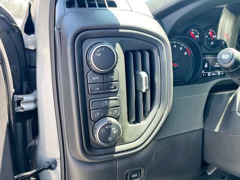 Used 2025 Chevrolet Silverado 1500 Custom Trail Boss w/ Dark Appearance Package AWD/4WD image 10