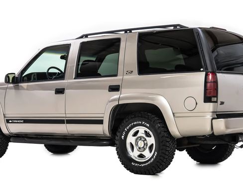 Used 2000 Chevrolet Tahoe Z71 w/ Comfort & Security Pkg AWD/4WD image 5