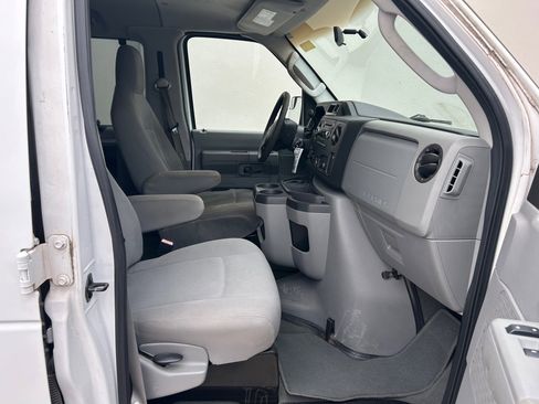 Used 2010 Ford E-150 and Econoline 150 XL image 13