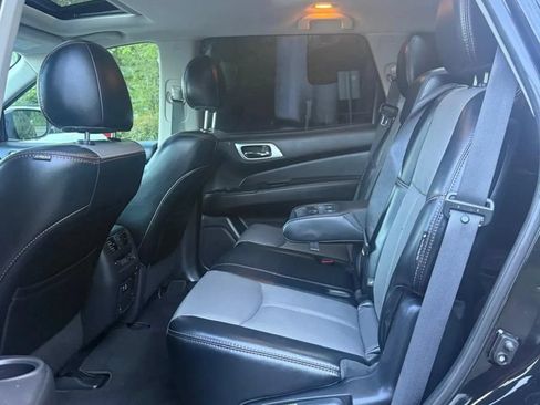 Used 2019 Nissan Pathfinder SL AWD/4WD image 28