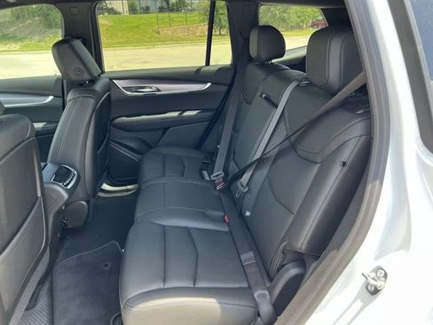 New 2025 Cadillac XT6 Luxury image 29