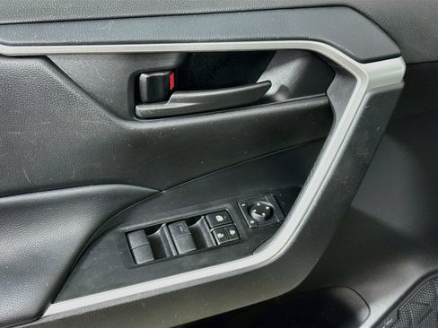 Certified 2024 Toyota RAV4 LE AWD/4WD image 17