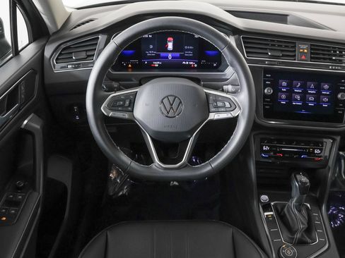 Used 2023 Volkswagen Tiguan SE AWD/4WD image 37