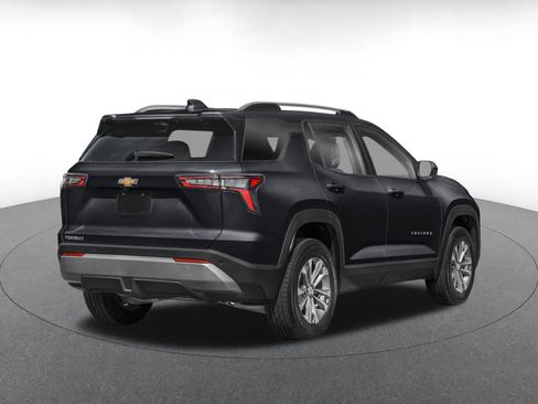 Used 2025 Chevrolet Equinox LT FWD image 2