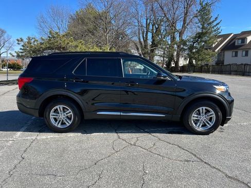 Used 2023 Ford Explorer XLT w/ Equipment Group 202A image 12