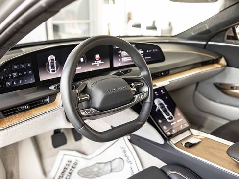 Used 2024 Lucid Air Touring image 22