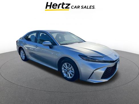Used 2025 Toyota Camry LE image 1