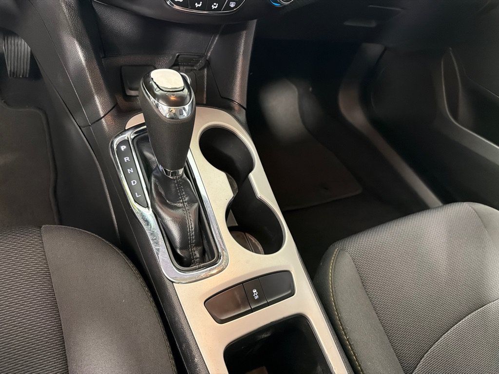 Used 2017 Chevrolet Cruze LS FWD image 12