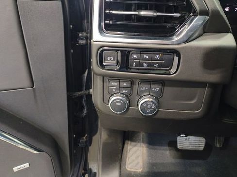 Used 2025 GMC Yukon XL Denali AWD/4WD image 14