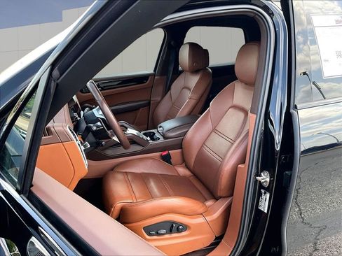 Certified 2023 Porsche Cayenne AWD/4WD image 5