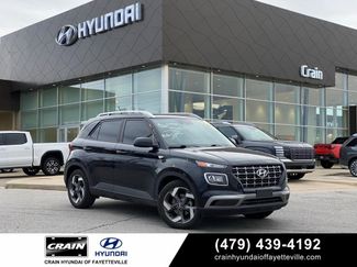 Used 2023 Hyundai Venue SEL video 1
