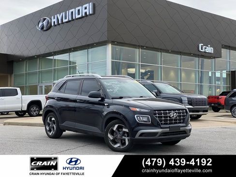 Used 2023 Hyundai Venue SEL image 1