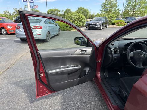 Used 2011 Subaru Impreza 2.5i AWD/4WD image 10