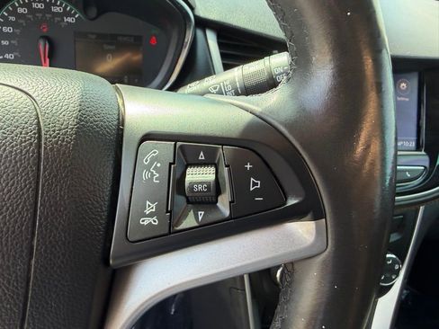 Used 2021 Chevrolet Trax LT w/ Sport Edition FWD image 23