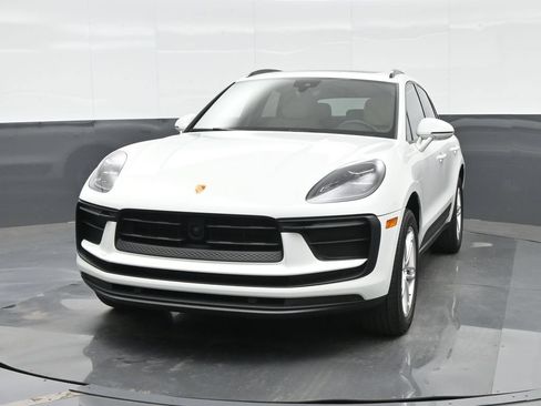 Certified 2023 Porsche Macan AWD/4WD image 12