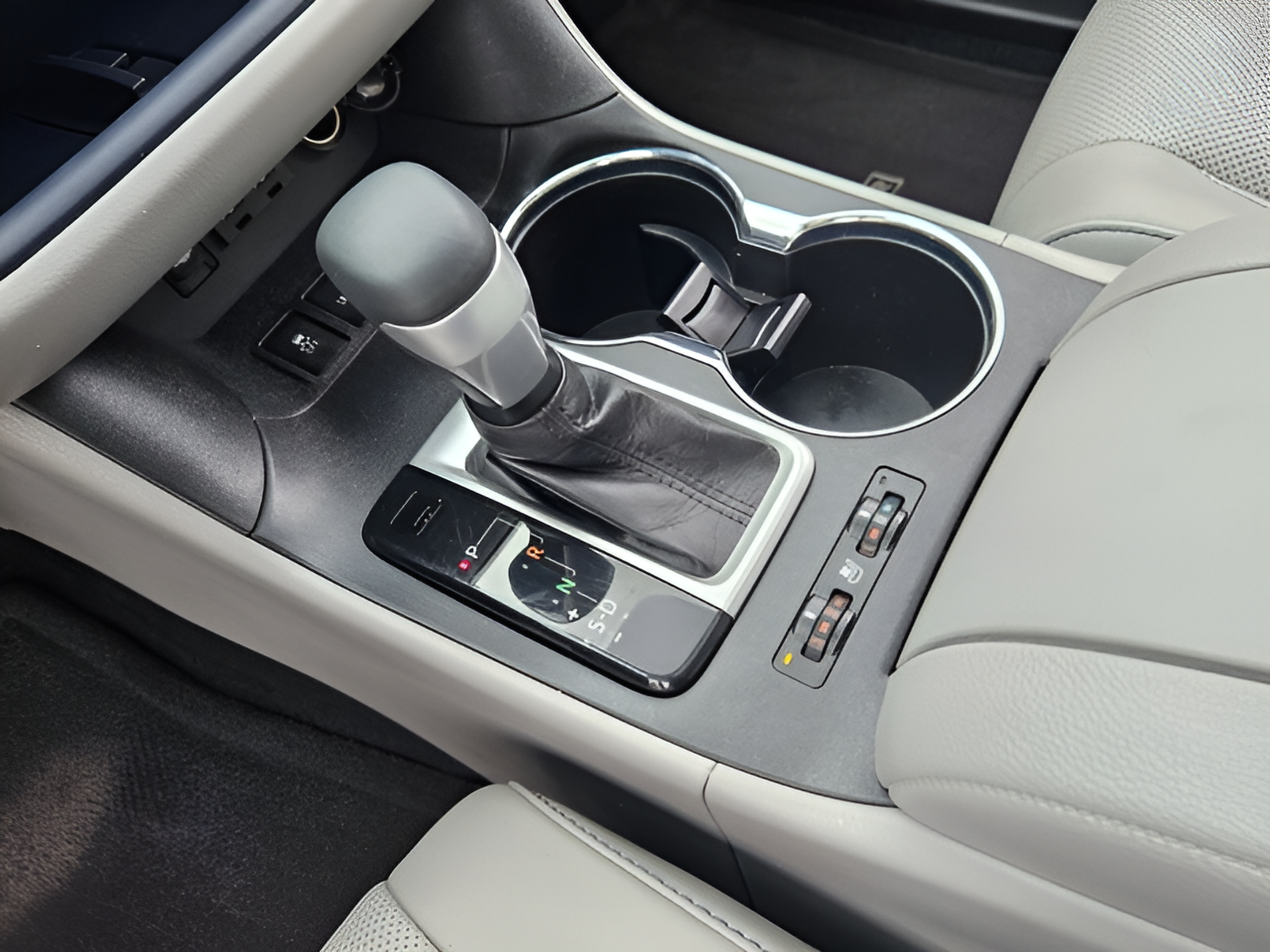 Used 2019 Toyota Highlander Limited FWD image 20