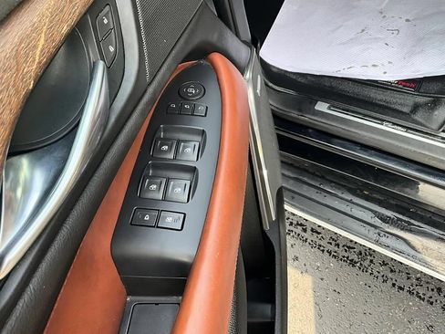 Used 2017 Cadillac Escalade Luxury AWD/4WD image 15