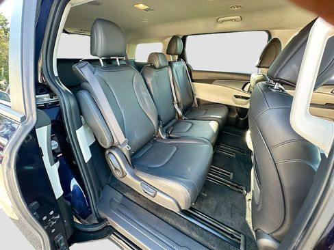 Used 2024 Kia Carnival LX FWD image 27